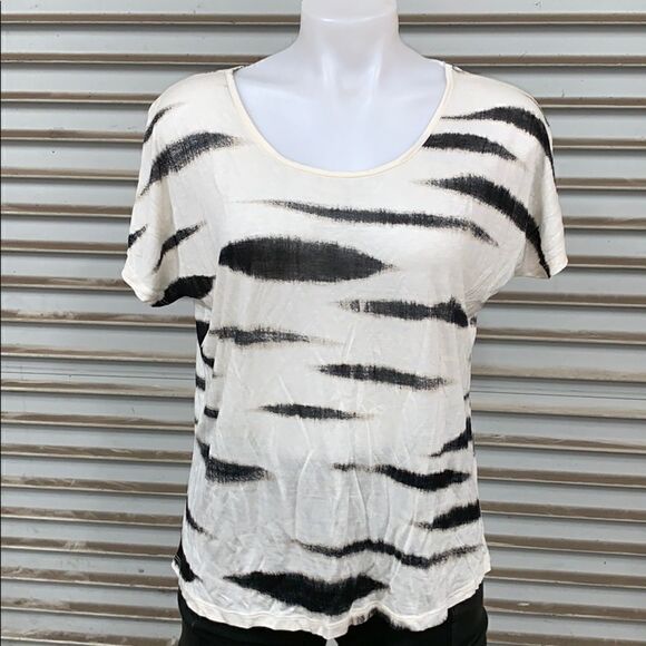 🛍️NWT Kenzie size small zebra print top - Picture 3 of 7